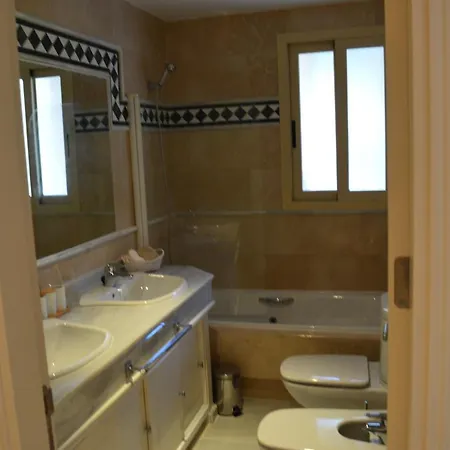 Apartment Aloha Fuente 2 Bed Iwalking Distance To Amenities Marbella